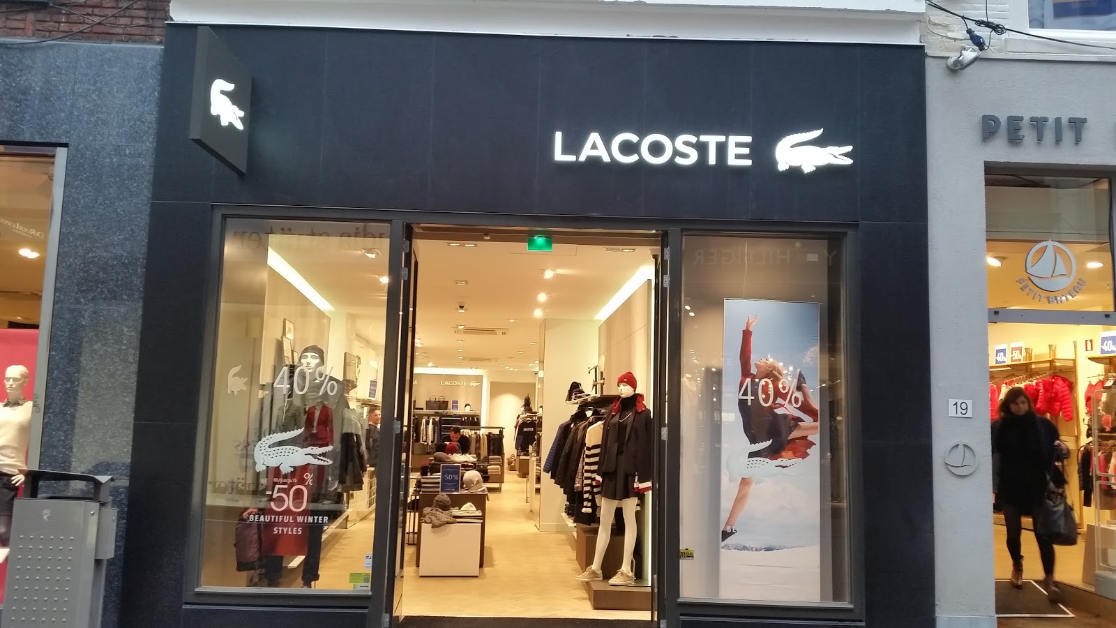 Boutique Lacoste Den-Haag accepteert American Express Credit Cards