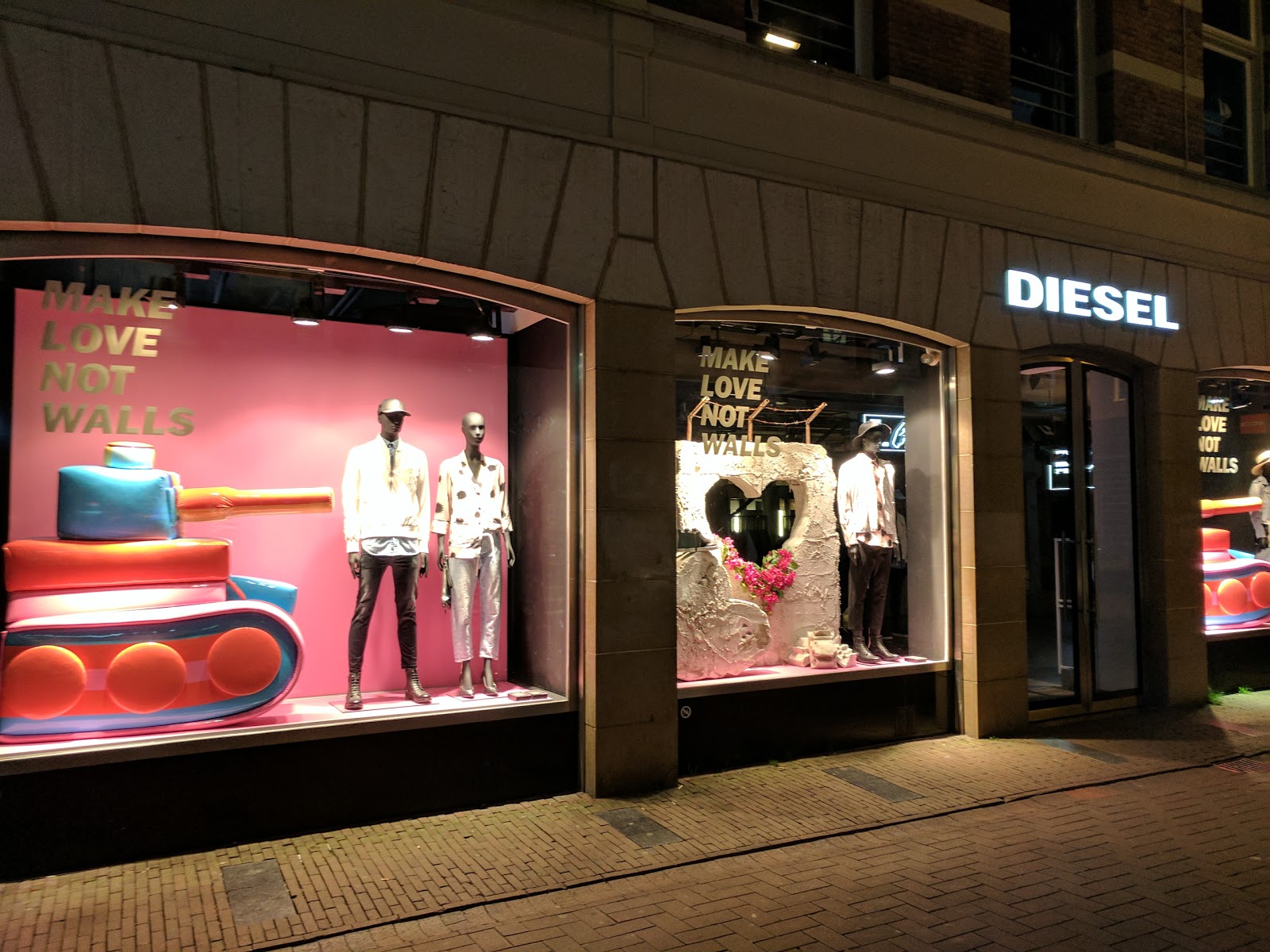 Diesel Store Amsterdam accepteert American Express Credit Cards